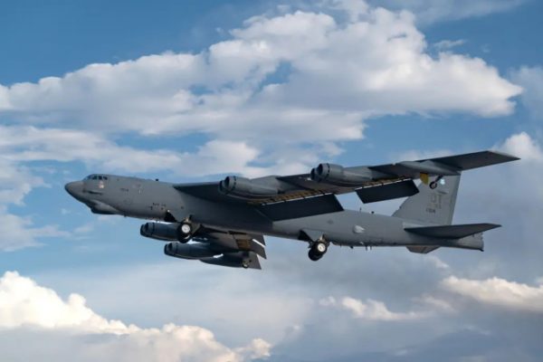Suýt va chạm máy bay chở khách: Lỗ hổng kiểm soát không lưu vụ B-52