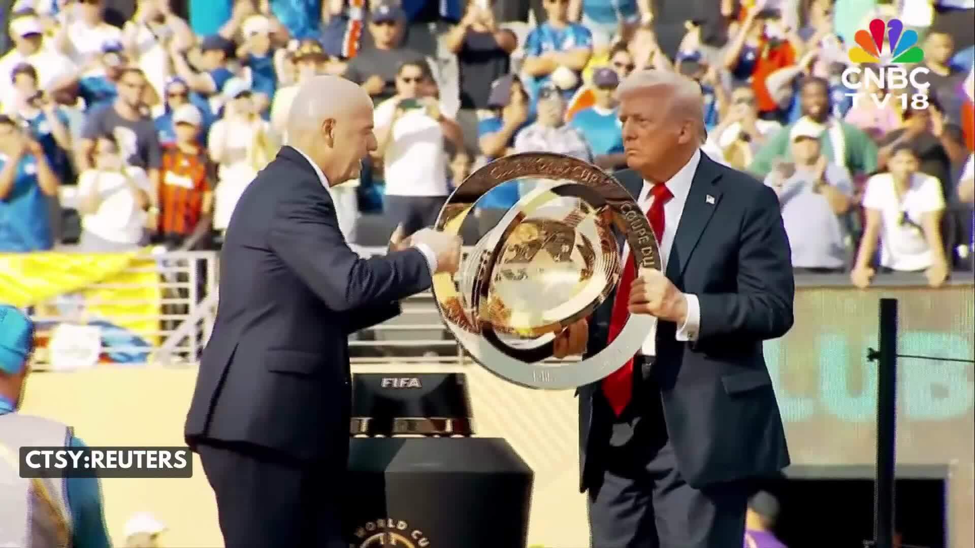 Ông Trump ăn mừng cúp vô địch FIFA Club World Cup cùng Chelsea