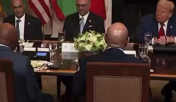 Ông Trump khen ngợi khả năng tiếng Anh của Tổng thống Liberia