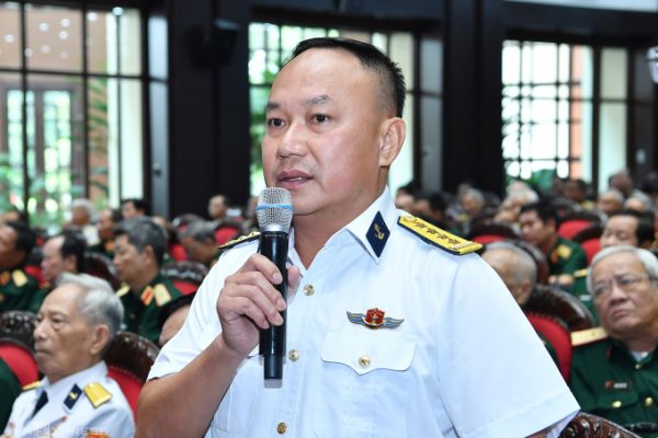 Gặp mặt xúc động: Tổng Bí thư gặp gỡ tướng lĩnh quân đội