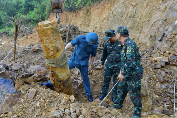 Bom 500kg được phát hiện dưới vườn nhà dân