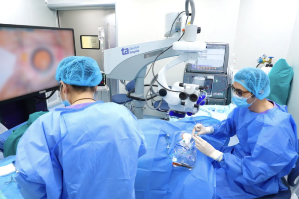 Phẫu thuật Phaco: Khôi phục thị lực cho bệnh nhân đục thủy tinh thể