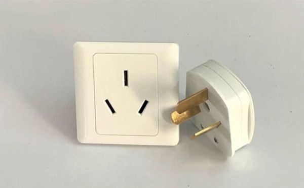 Tại sao phích cắm điện có 3 chấu: Giải thích chi tiết
