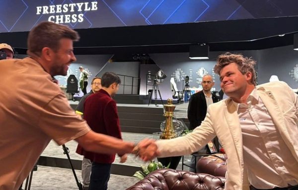 Carlsen thí hậu: Pique ngỡ ngàng trước nước cờ thiên tài