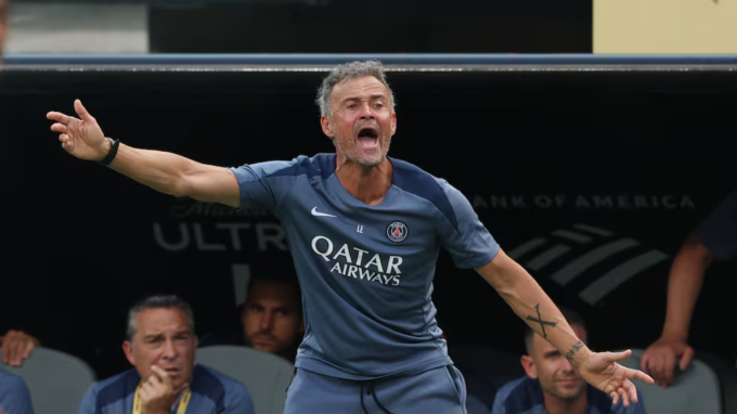 HLV Luis Enrique chỉ đạo trong trận PSG thắng Real 4-0 trên sân Metlife, vùng East Rutherford, bang New Jersey, Mỹ, bán kết FIFA Club World Cup ngày 9/7/2025. Ảnh: AS