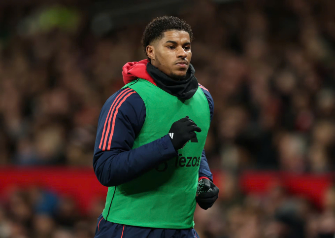 Rashford dự bị khởi động trong trận Man Utd gặp Newcastle trên sân Old Trafford, thành phố Manchester, Vương quốc Anh tối 30/12/2024. Ảnh: Reuters