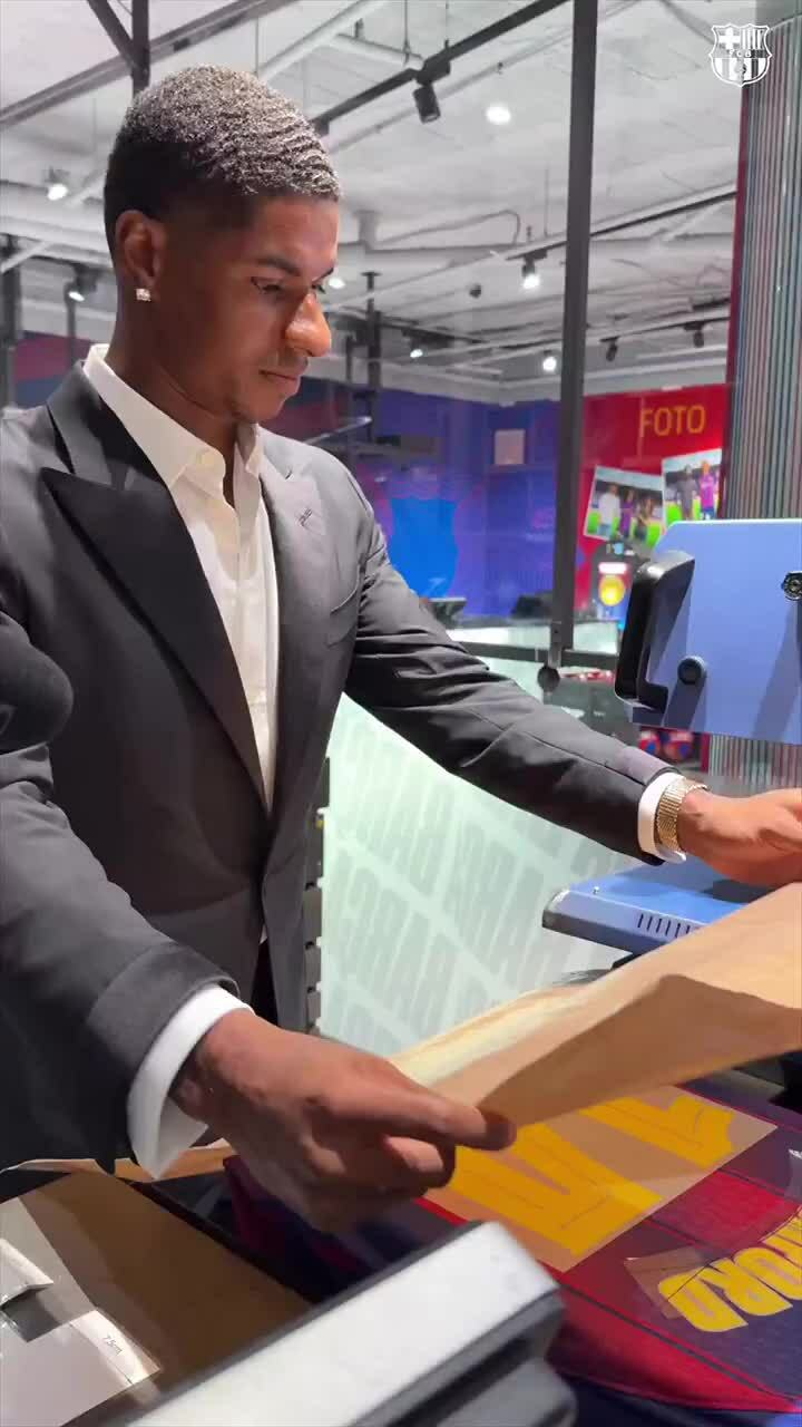 Rashford mặc áo số 14 tại Barca