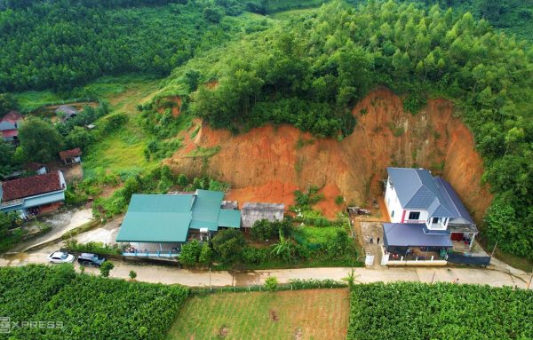 Sạt lở đất: Dân Thủ đô lo lắng