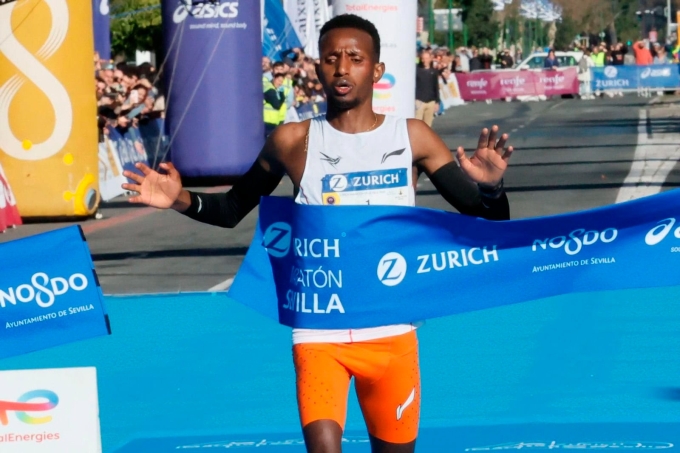 Barega về nhất Sevilla Marathon hồi tháng 2/2025. Ảnh: Sevilla Marathon