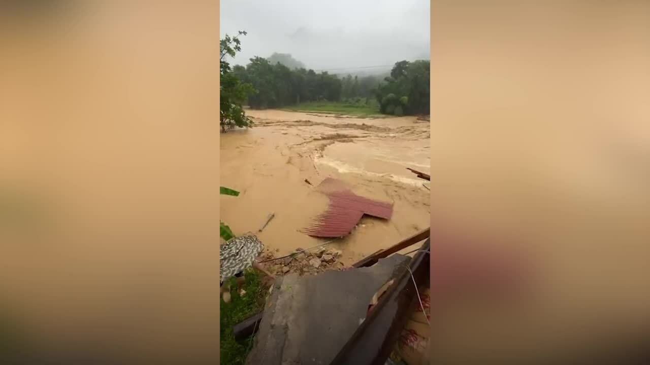 Sơ tán hàng nghìn người dân vì mưa lớn trong bão Wipha