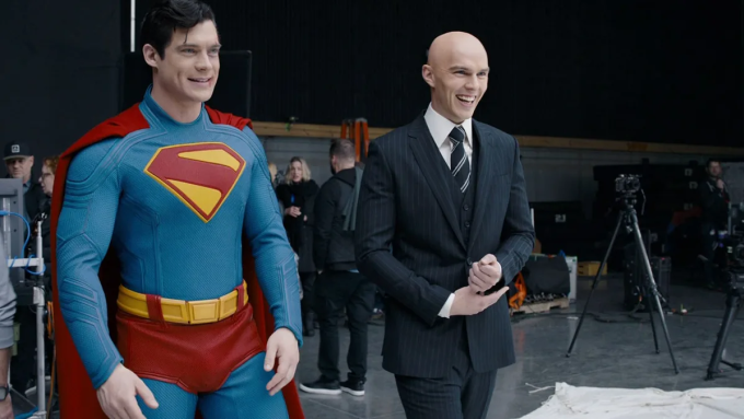 David Corenswet (vai Superman) và Nicholas Hoult (vai Lex Luthor) trên phim trường. Ảnh: DC Studios