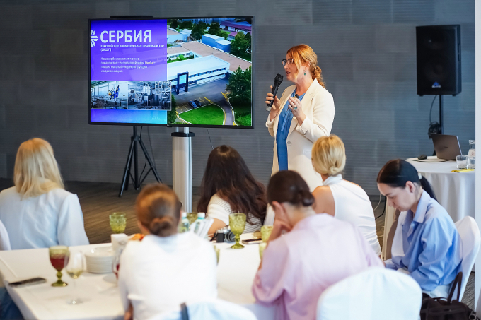 Đại diện doanh nghiệp chia sẻ về chiến lược ESG. Ảnh: Siberian Wellness