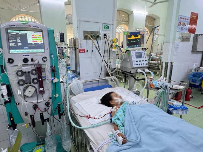 Trẻ nhỏ dưới 5 tuổi thuộc nhóm biến chứng nặng nếu mắc sốt xuất huyết. Ảnh: Bệnh viện Nhi đồng 2