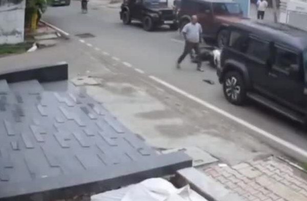 Ôtô gây tai nạn tiếp tục lùi, húc ngã nạn nhân: Tin tức tai nạn
