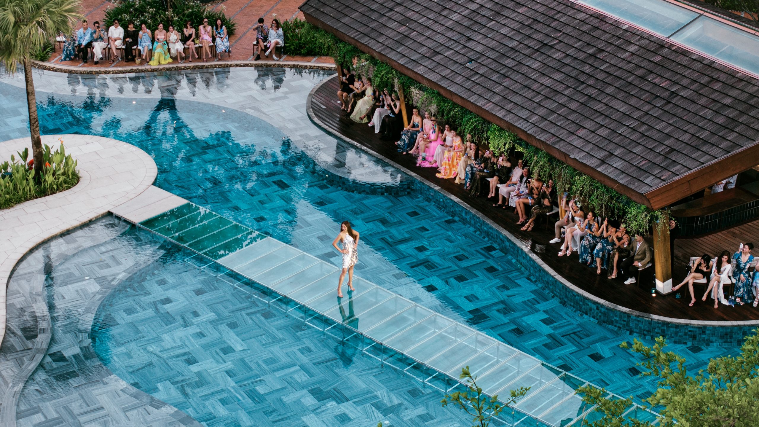 Thanh Hằng, Kim Duyễn diễn show thời trang hè