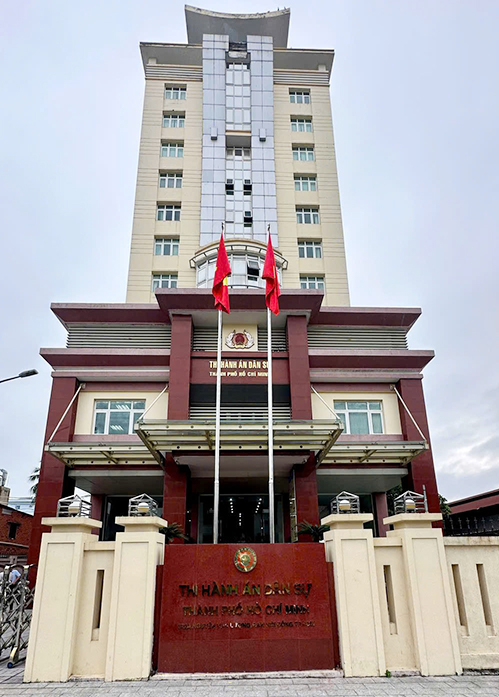 Cục Thi hành án dân sự TP HCM đã đổi biển tên trụ sở thành Thi hành án dân sự TP HCM. Ảnh: Cẩm Tú