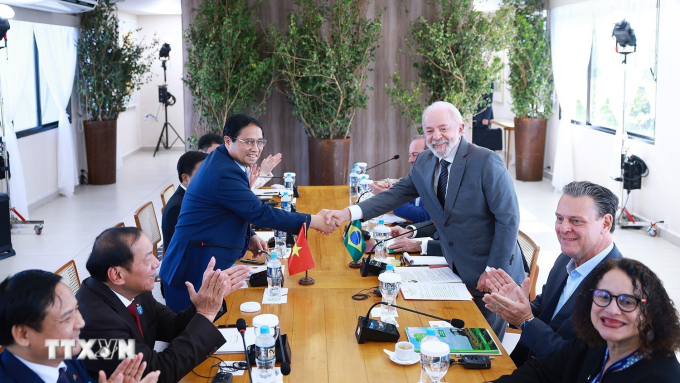 Thủ tướng Phạm Minh Chính bắt tay Tổng thống Brazil Lula da Silva trong cuộc hội đàm tại thành phố Rio de Janeiro ngày 5/7. Ảnh: TTXVN