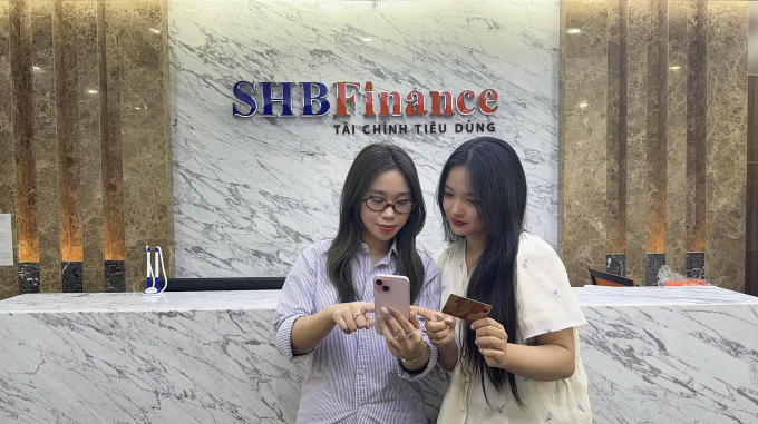 Người trẻ chủ động lựa chọn hình thức vay linh hoạt. Ảnh: SHBFinance