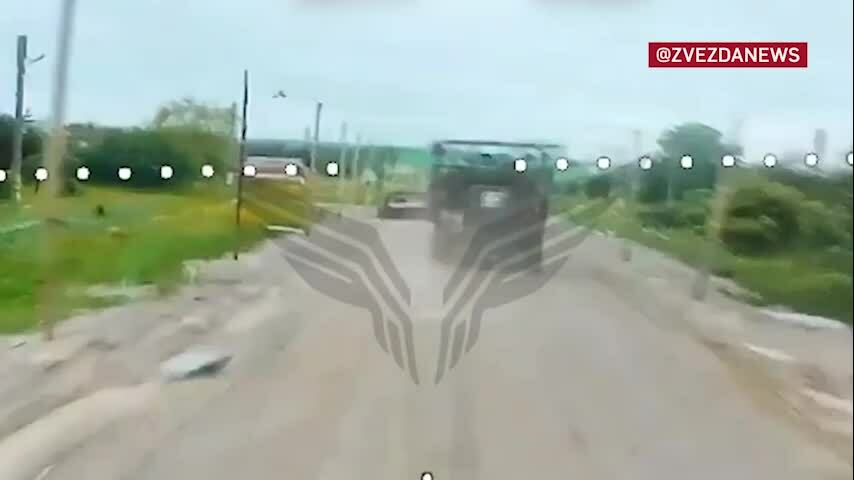 Ukraine chăng lưới chống drone trên đường tới tiền tuyến Donetsk