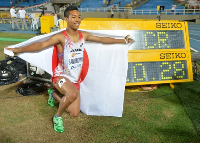 Abdul Hakim Sani Brown sau khi phá kỷ lục giải với 10 giây 28 ở cự ly 100 m tại Giải điền kinh U18 thế giới trên sân Olimpico Pascual Guerrero ở Santiago de Cali, Colombia ngày 15/7/2015. Ảnh: Reuters