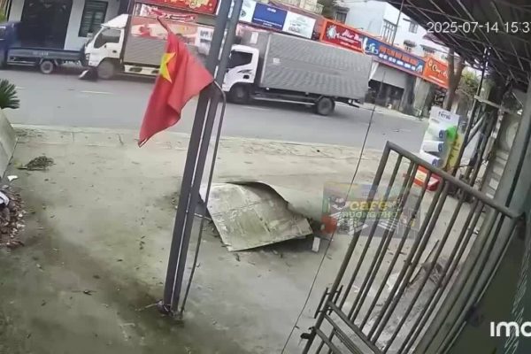 Tai nạn liên hoàn: Bốn xe tải đâm nhau