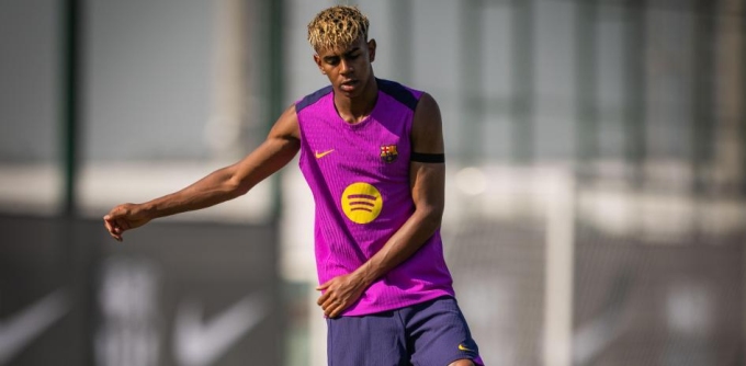 Yamal trên sân tập Barca hôm 15/7. Ảnh: MD