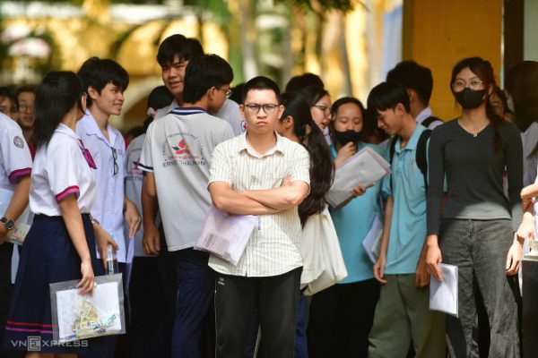 Đại học hạ điểm sàn: Lo thiếu sinh viên?