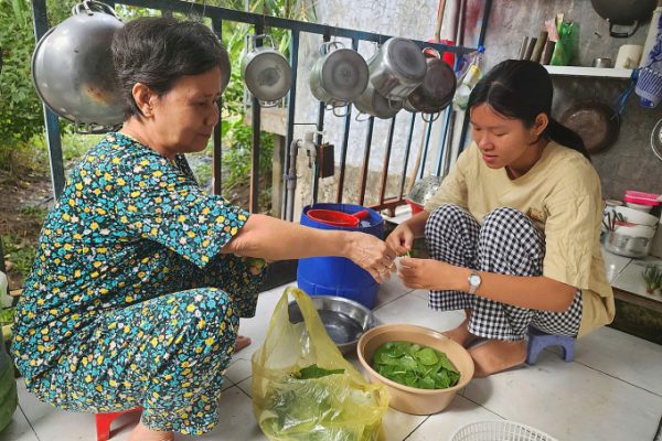 Ước mơ đoàn tụ của nữ sinh nghèo vượt khó