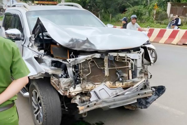 Truy đuổi 10km: Bắt tài xế gây tai nạn liên hoàn