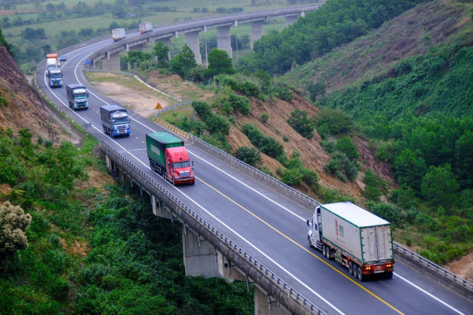 Cao tốc La Sơn - Túy Loan mới có 2 làn xe. Ảnh: Nguyễn Đông