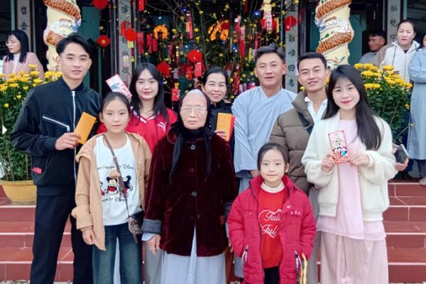 Ước mơ đại học của vợ chồng và 6 con