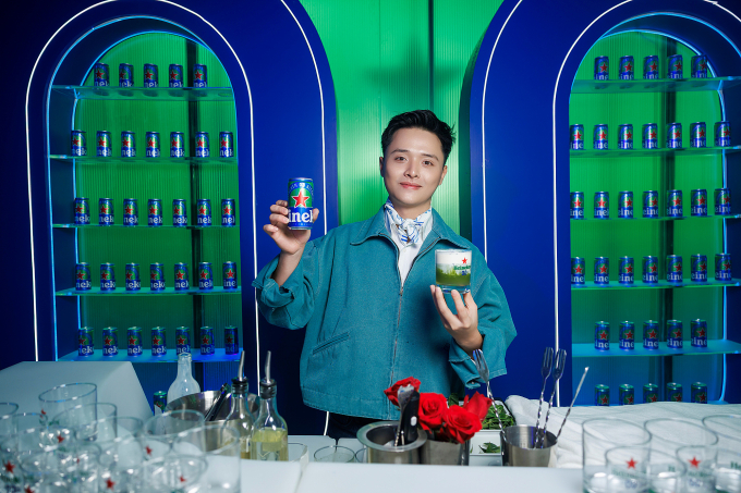 Bartender Jimmy Nguyễn với màn pha chế Green Spark tại sự kiện ở Saigon Centre. Ảnh: Heineken 0.0