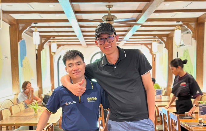 Hải Đức (phải) thăm lại Koto, trong lần về nước năm 2024. Ảnh: Nhân vật cung cấp