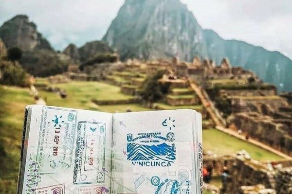 Dấu mộc kỷ niệm trên hộ chiếu: Hủy hoại chuyến du lịch?