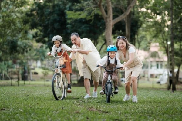 Trao dấu yêu: Cách thể hiện tình cảm cho người thân bận rộn
