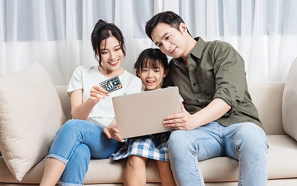 MSB truyền tải giá trị văn hóa gia đình Việt trên sản phẩm tài chính. Ảnh: MSB