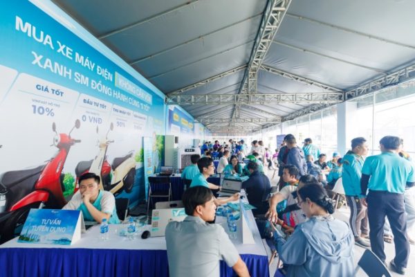 Evo Grand: Xe máy điện hút khách tài xế công nghệ