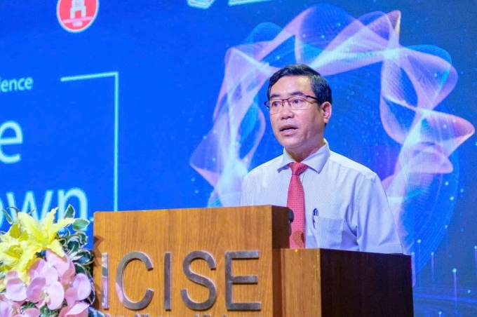 Tiến sĩ Nguyễn Hữu Hà, Phó giám đốc Sở Khoa học và Công nghệ tỉnh Gia Lai, phát biểu tại khóa học. Ảnh:  ICISE