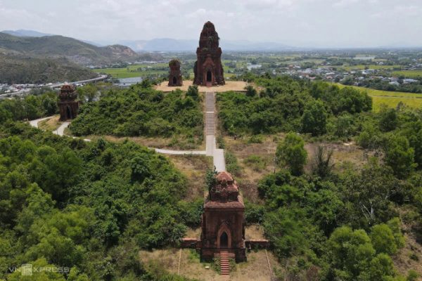 Tháp Bánh Ít Gia Lai: Kiến trúc Champa cổ kính