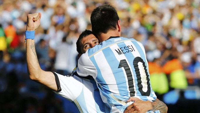 Di Maria và Messi khi còn cùng thi đấu cho tuyển Argentina. Ảnh: Reuters