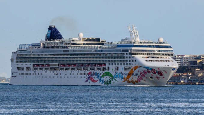 Tàu Norwegian Pearl chở hơn 2.000 khách khỏa thân. Ảnh: ABC7