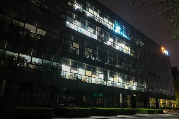 996 đến 007: Guồng quay công nghệ AI “hút máu” nhân viên