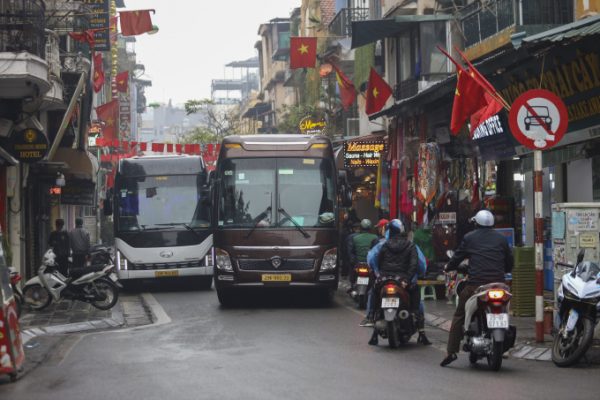 Đặt phòng 2/9 chưa “nổ”: Giá vé máy bay tăng mạnh!