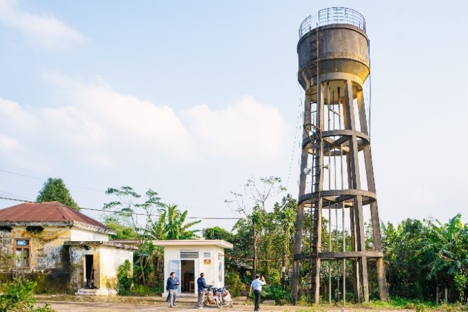 Carlsberg Việt Nam phối hợp cùng chính quyền địa phương khảo sát thực tế trước khi xây dựng các công trình, nhằm đảm bảo công trình được triển khai đúng nơi, đúng nhu cầu. Ảnh: Carlsberg Việt Nam]