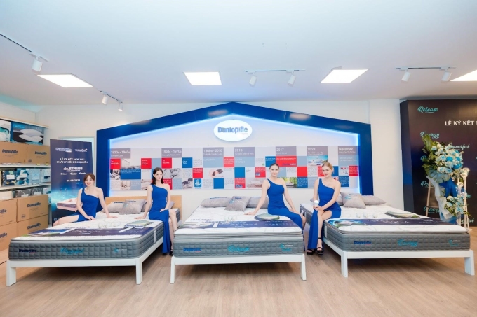 Một số sản phẩm de.Stress của Dunlopillo được giới thiệu tại Vua Nệm. Ảnh: Dunlopillo