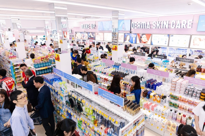 Không gian cửa hàng Tsuruha được thiết kế theo mô hình drugstore kiểu Nhật. Ảnh: Tsuruha Việt Nam