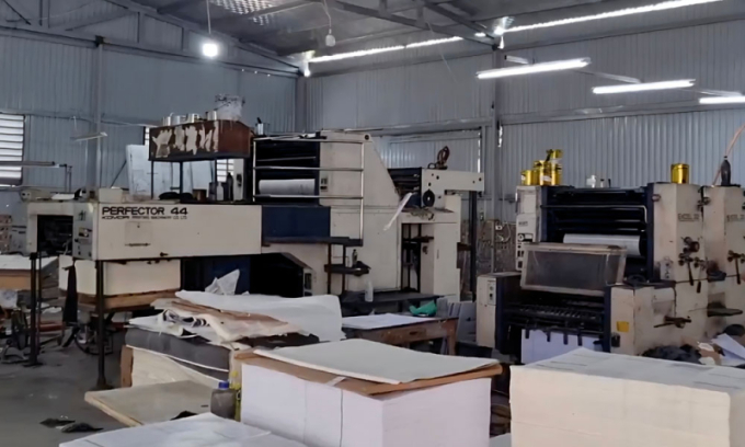 Xưởng sản xuất sách giả. Ảnh: Công an cung cấp