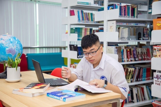 Em Trương Cẩm Đào chinh phục học bổng danh giá từ University of Toronto. Ảnh: Asian School