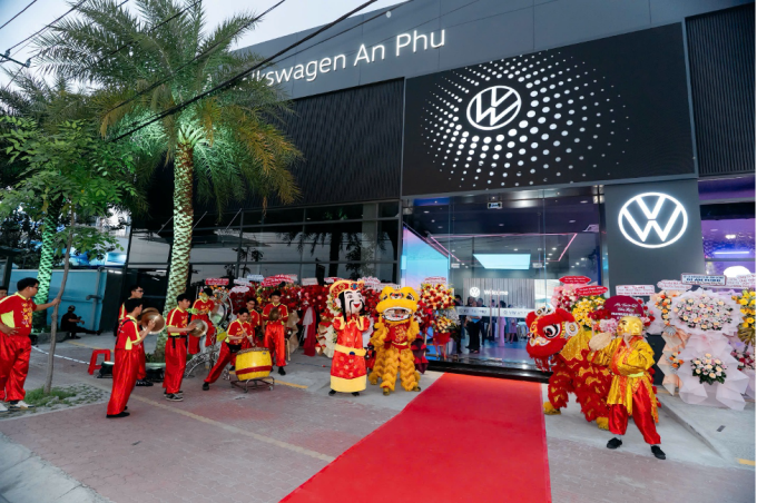 Showroom Volkswagen An Phú khai trương hôm 8/8. Ảnh: VWVN
