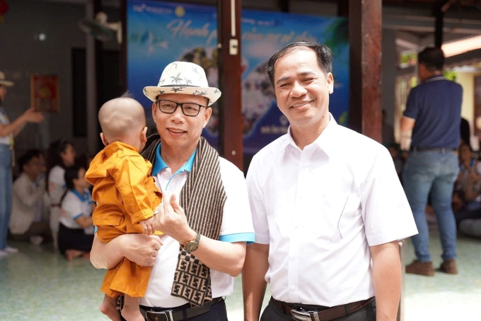 Chuyến thăm các em nhỏ đã để lại những khoảnh khắc khó quên trong tim mỗi thành viên của đoàn. Ảnh: Bệnh viện cung cấp